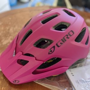Women's Giro Verce Mountiain Bike Helmet with MIPS